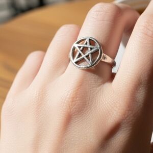 ✨️Sterling Silver Minimalist Pentagram Ring!